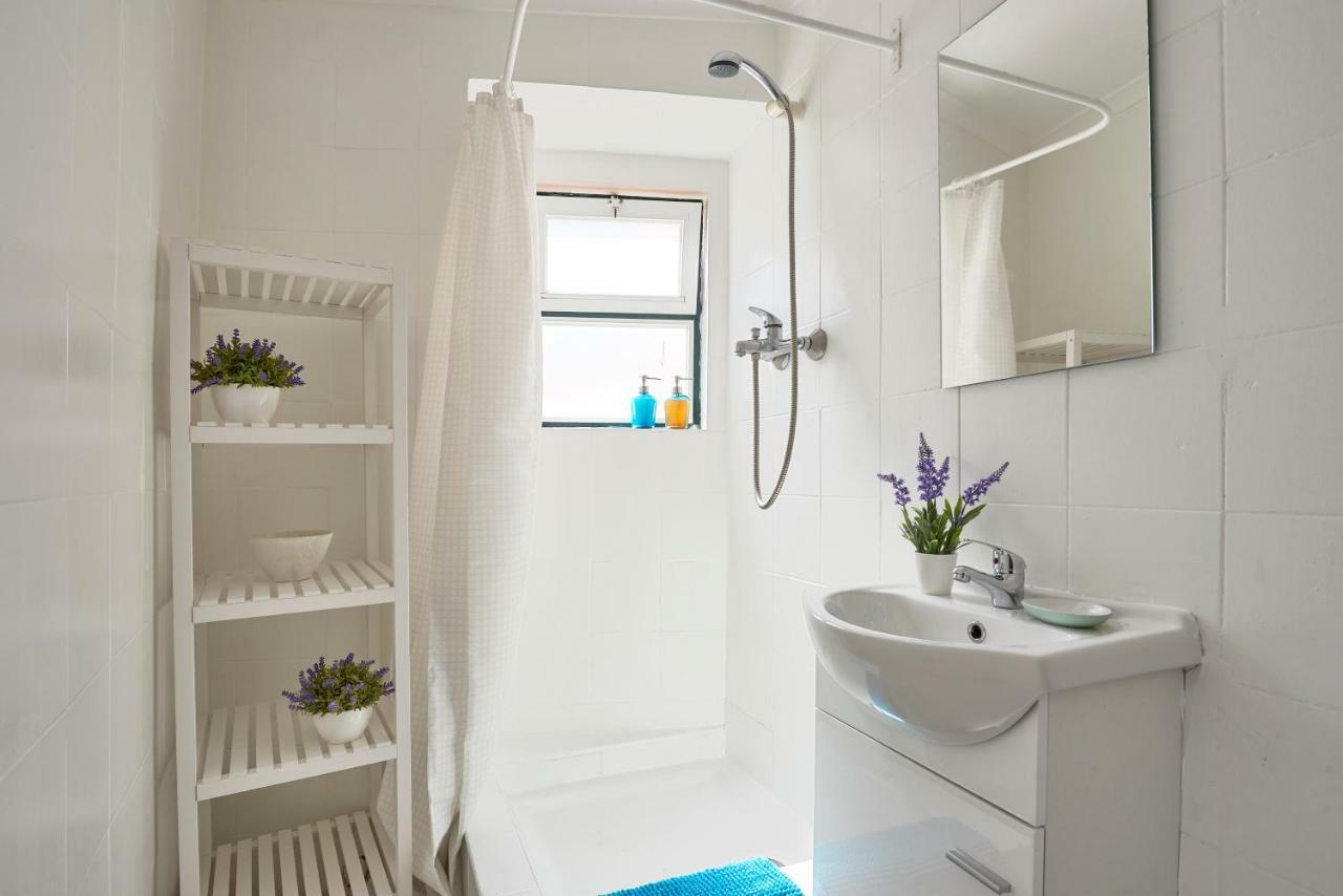 Alfama Light-filled Apartment, By Timecooler Lissabon